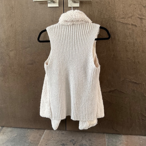 BB Dakota Cream Faux Fur Vest size S - Picture 2 of 6